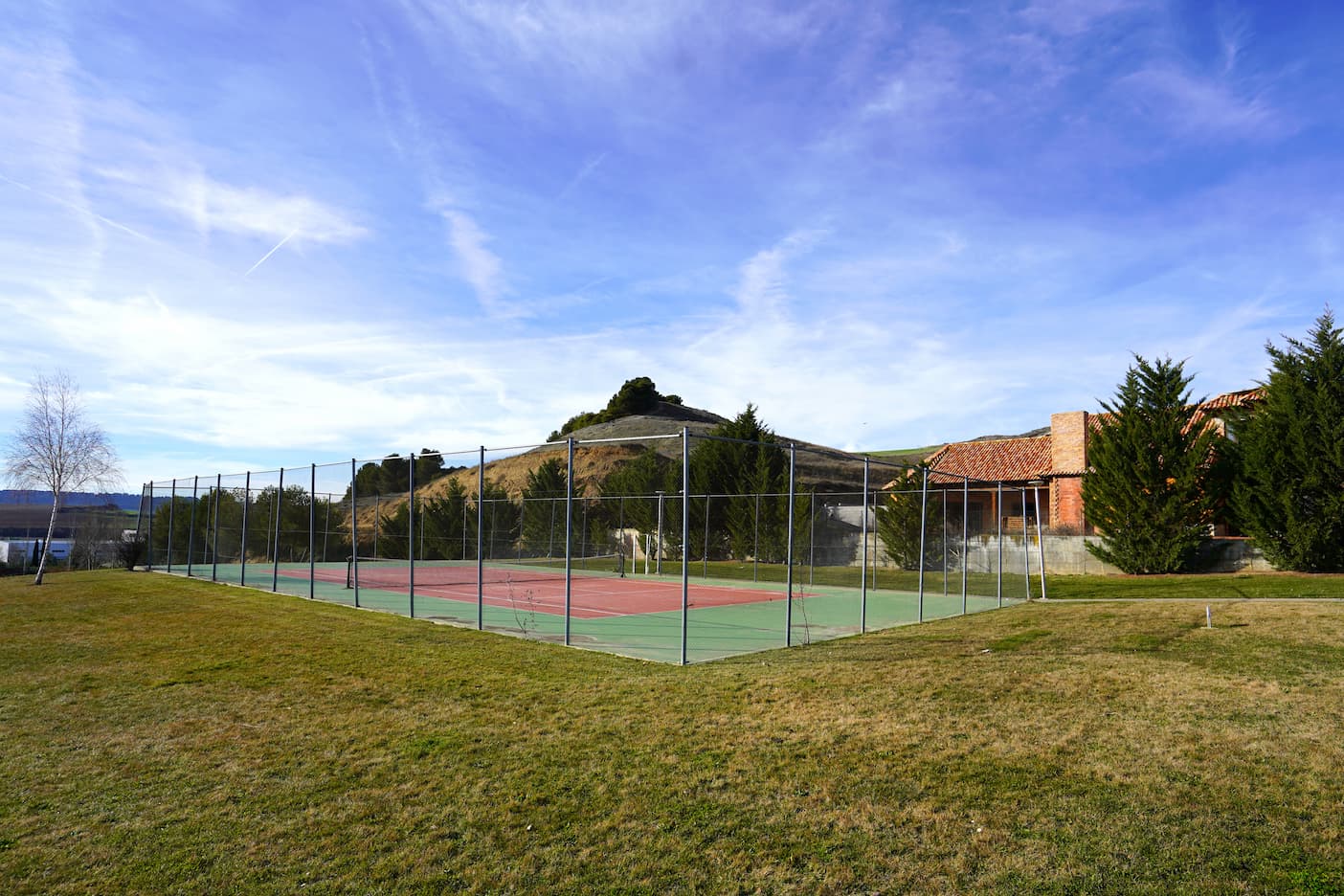 PISTA DEPORTIVA DESCUBIERTA TENIS