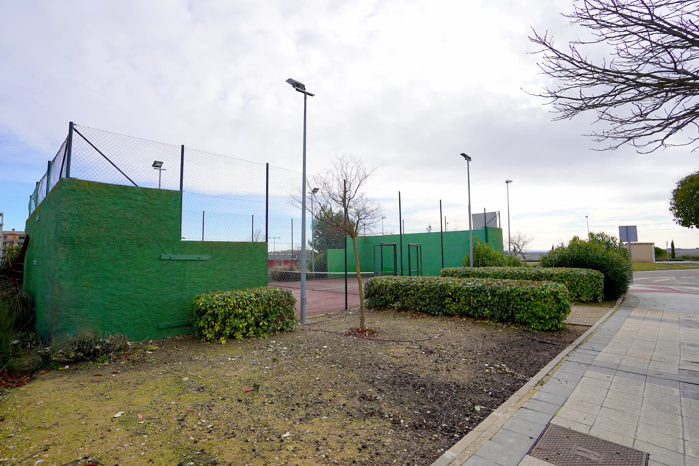 PISTA DEPORTIVA DESCUBIERTA PADEL