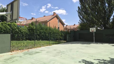 PISTA DE BALONCESTO DESCUBIERTA