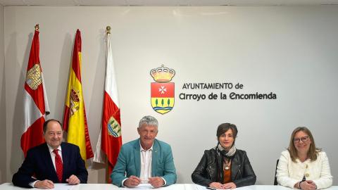 Firma del convenio entre el Ayuntamiento y Arroyo Inclusivo.