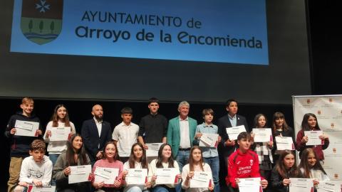 Foto de familia de los premiados.