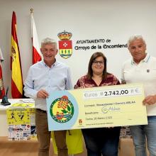 La Asociación ABLAA recibe del ayuntamiento y la senda la recaudación de la carrera solidaria.