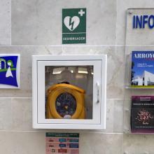 El Ayuntamiento adquiere nueve desfibriladores para completar la seguridad en las instalaciones municipales