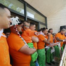 El pregón y el desfile de peñas inauguran las fiestas de San Juan 