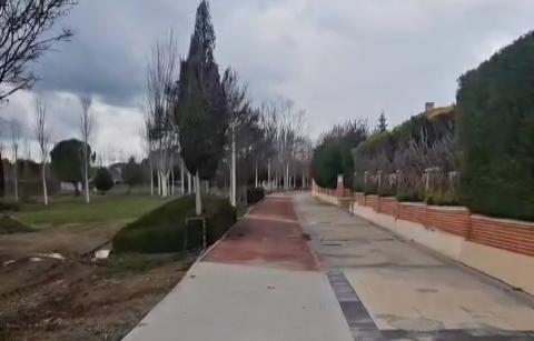 El Ayuntamiento repara las aceras de la calle Almazara, avenida de Aranzana y carretera de Ciguñuela